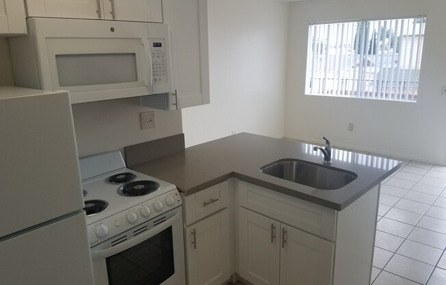 1 bed, 1 bath, 381 sqft, $1,799