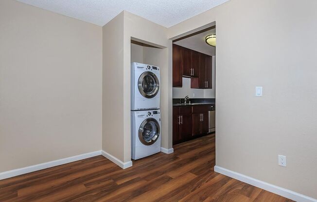 2 beds, 2 baths, 955 sqft, $2,810, Unit Unit 92