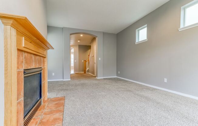 Beautiful 3 Bedroom Home in Beaverton with Fenced Patio, Attached Garage & Fireplace!