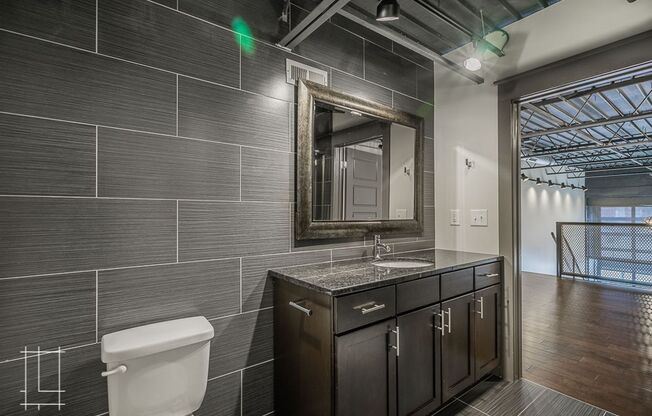 2 beds, 2 baths, $2,450, Unit 727 N. 4th St. Apt. 102