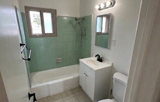 811 W 97 ST