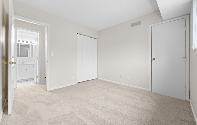 2 beds, 1 bath, 800 sqft, $1,100, Unit 379-206