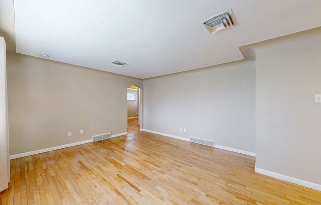 Fabulous Lakewood/Denver 3 bed/1 bath/1 car garage