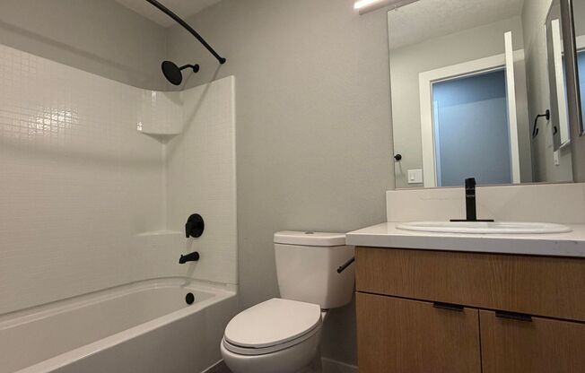 2 beds, 2 baths, 1,015 sqft, $3,095, Unit 0124