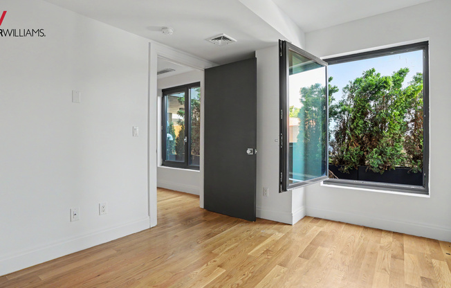 554 4 AVE
