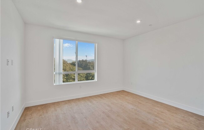 2 beds, 2 baths, 1,268 sqft, $2,621, Unit 305
