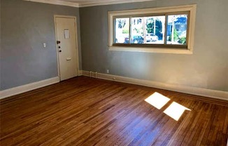 1 bed, 1 bath, $2,400, Unit 1L