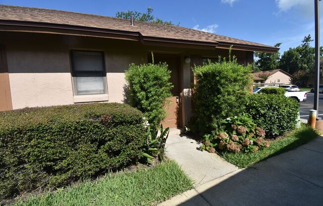 FIRST FULL MONTHS RENT IS FREE! 2 Bed/2 Bath Villa in Townhomes of Winter Garden