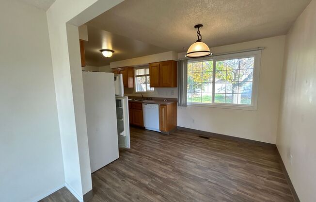 2 beds, 1 bath, $1,650