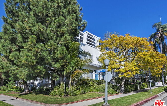 1220 Manning Ave