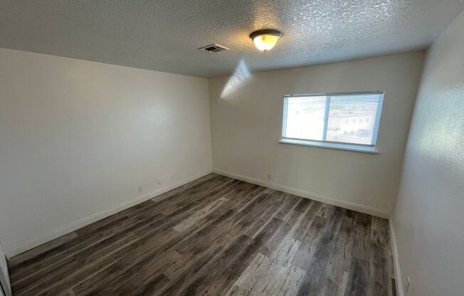 3 BEDROOM 2 BATH, DOWNSTAIRS UNIT, NO CARPET, WITH WASHER AND DRYER, NEAR NELLIS AFB!
