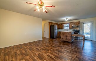 3 beds, 2 baths, $1,250