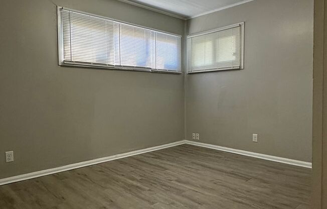 3 beds, 1 bath, $1,065