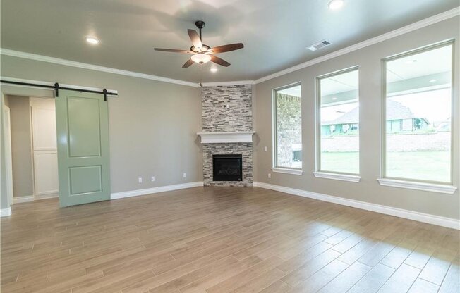 Gorgeous 4 bed 3 bath home in East Edmond- Storm Shelter