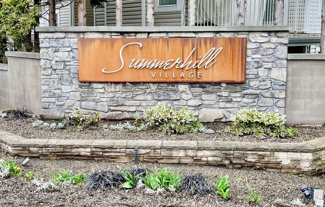 2 Bed / 1 bath townhome at Summerhill Village in Issaquah $2,995/mo