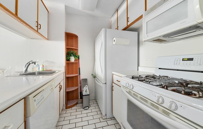 1 bed, 1 bath, $4,500, Unit 18J