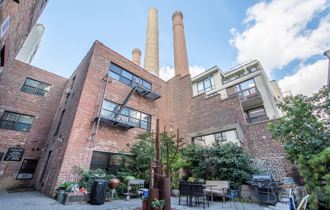 350 MANHATTAN AVE