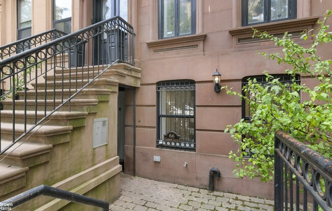66 W 127 ST