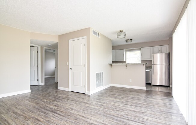 2 beds, 1 bath, 900 sqft, $1,800, Unit 5