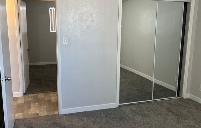 2 beds, 1 bath, 810 sqft, $1,195, Unit 76