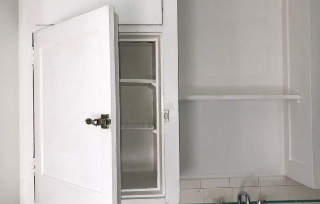 Studio, 1 bath, 310 sqft, $1,299, Unit 204