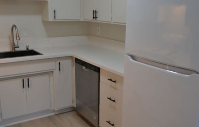 2 beds, 1 bath, $2,575