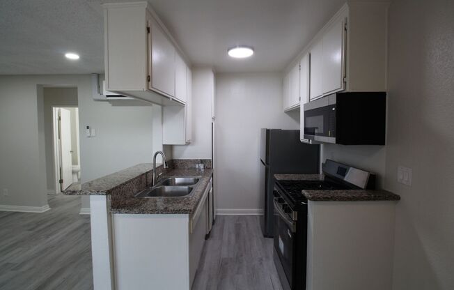2 beds, 1 bath, 850 sqft, $2,375, Unit 7543-206