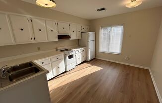 1 bed, 1 bath, $995, Unit 699-S