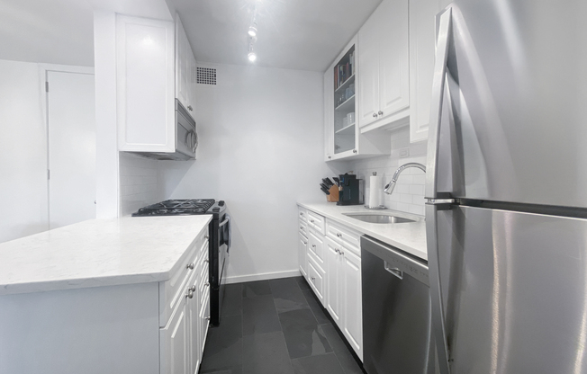 1 bed, 1 bath, 808 sqft, $5,000, Unit 4B