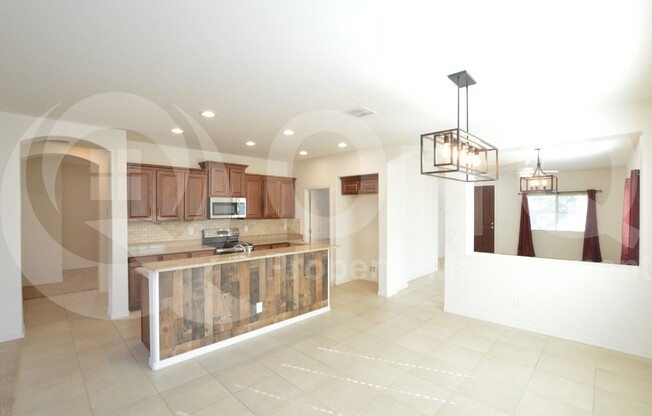 802 W WITT AVE