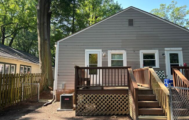 1 bed, 1 bath, 688 sqft, $1,295, Unit B