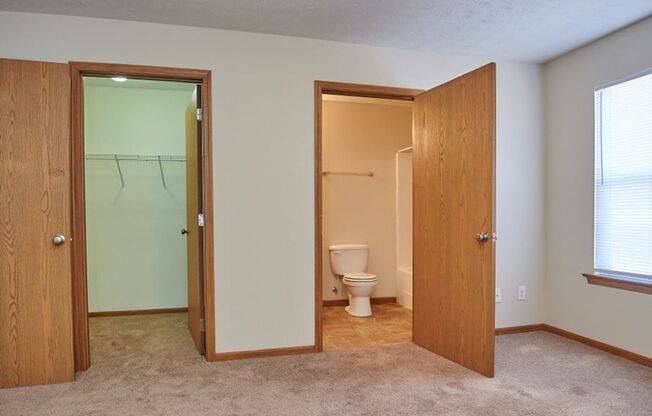 2 beds, 2 baths, 975 sqft, $1,115, Unit 412