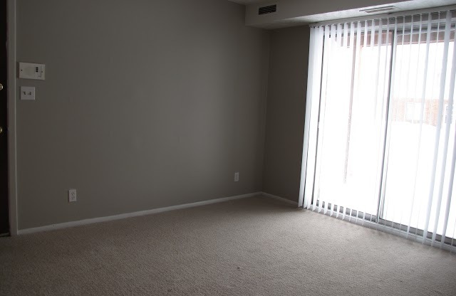 2 beds, 1 bath, 772 sqft, $1,125, Unit 74-14