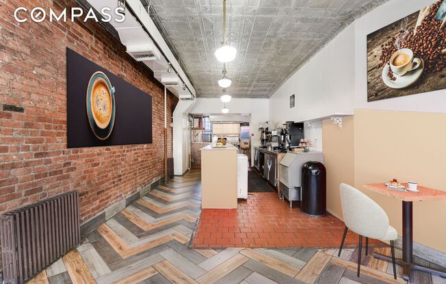 384 7 AVE