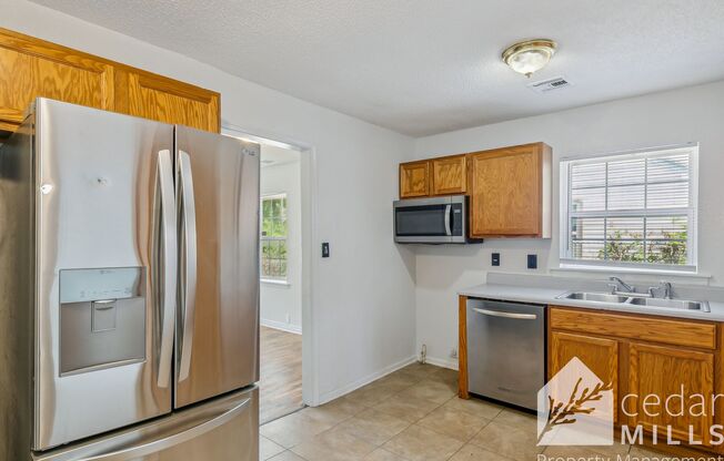 3 beds, 1 bath, $1,100