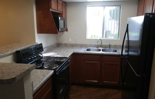 2 beds, 2 baths, 984 sqft, $1,700, Unit 221