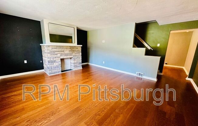 237 MARY ST