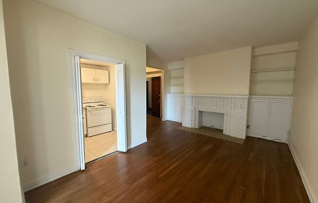 1 bed, 1 bath, 769 sqft, $1,475, Unit Old King Edward 44