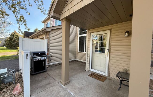 Beautiful 2 Bed, 2 Bath Townhome for Rent – Andover, MN