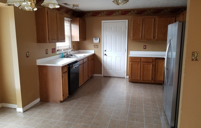 3 beds, 2.5 baths, $1,800