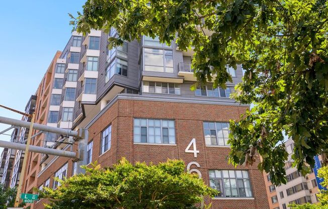 Professionally Managed High End // 1 Bedroom 1 Bathroom in Amenity Rich Condo // Mt. Vernon Square