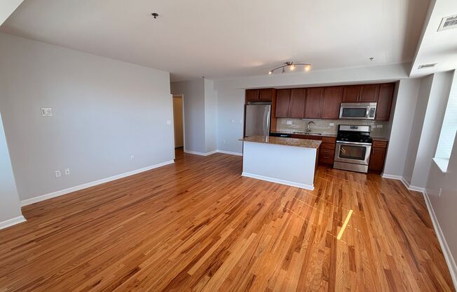 2 beds, 1 bath, 1,000 sqft, $2,200, Unit 204