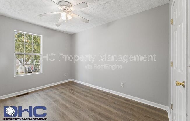 5876 STRATHMOOR MNR CIR