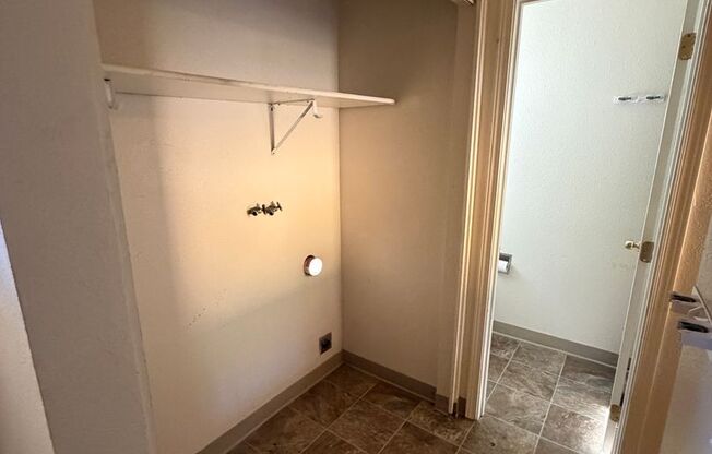 2 beds, 1.5 baths, 907 sqft, $1,595, Unit 3515D