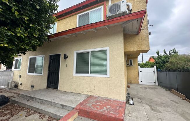 Completely Renovated 2 Bed + 2 Bath House w/Parking! Close to USC, Freeways, and DTLA