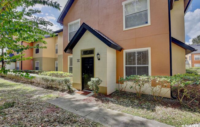Beautiful 3/2 Spacious Condo with Lawn Care Included in the Desirable Gated Community Fountains at MetroWest - Orlando!