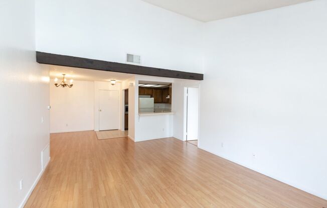 !!! CHARMING 2/2 CONDO WITH 2 CAR GARAGE IN PRIME SAN CALROS LOCATION , PET FRIENDLY !!!