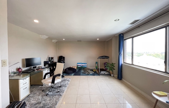 3 beds, 2 baths, 1,725 sqft, $4,100, Unit 802