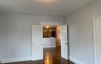 3 beds, 1 bath, $2,000, Unit 51-1