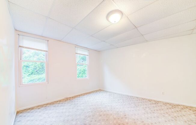 2 beds, 1 bath, $1,299, Unit Apt 3